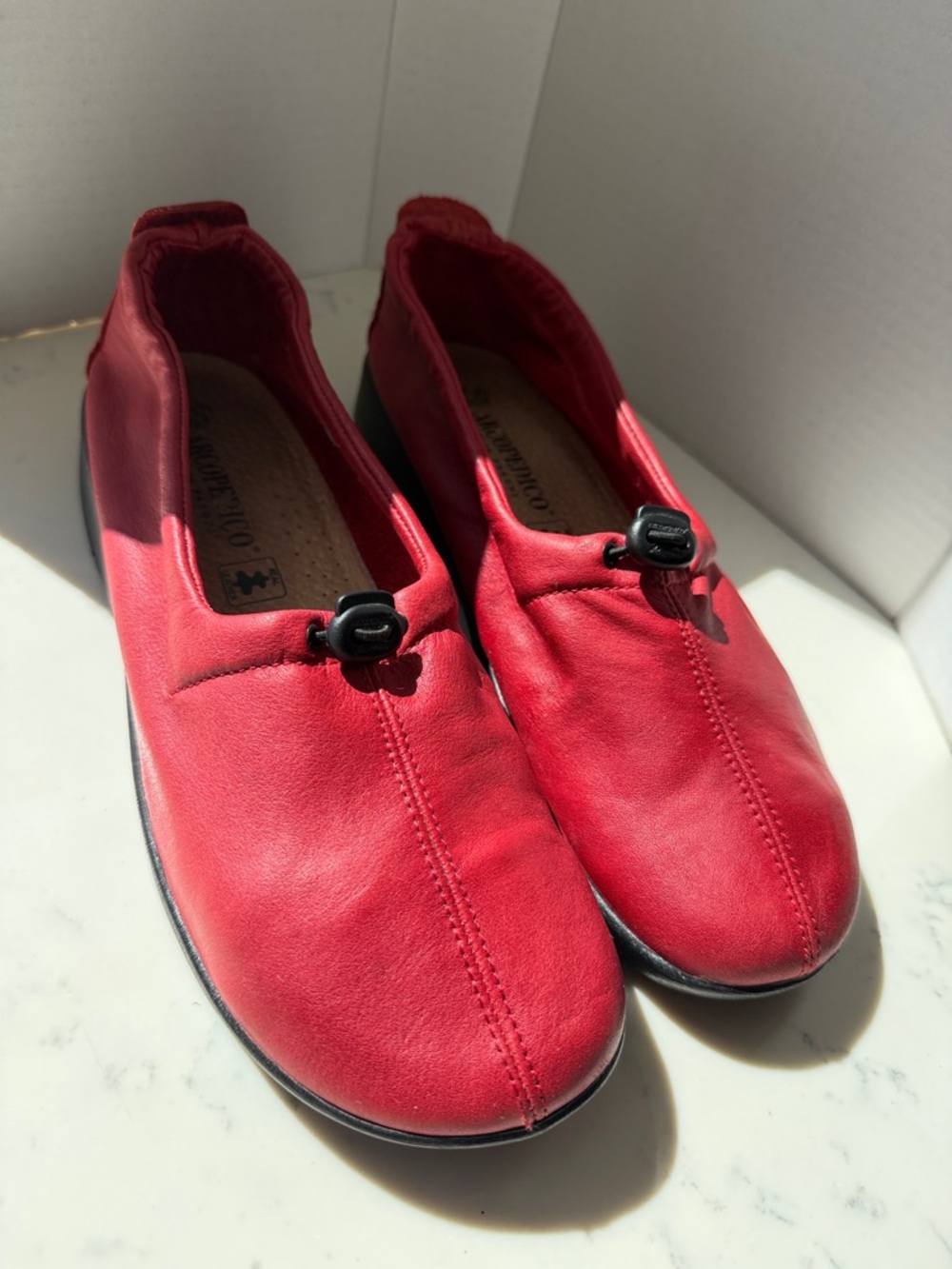 RARE! Arcopedico Red Leather comfortable, lightweight Flats EU 42 US 11 Portugal